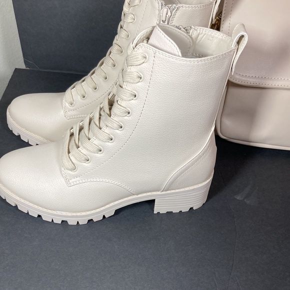 NWT ivory hiking boot by Raylee size 6.5 - Picture 4 of 8